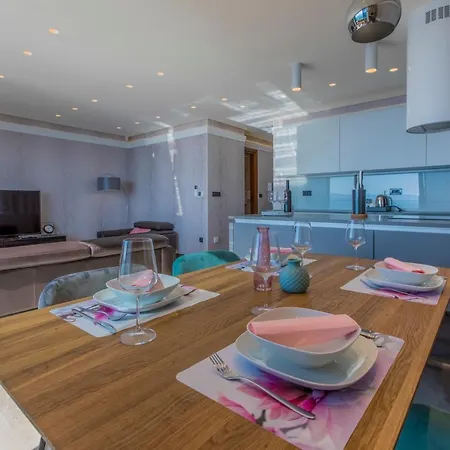 Apartament Front Fran *